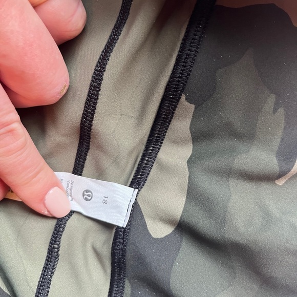 NWOT Fast and Free High-Rise Tight 25” Pockets CAMO SIZE 18 - Picture 2 of 4